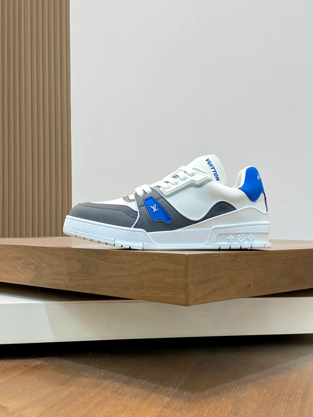 Men's shoes 💰900 Loui* Vuitto* - Louis ** donkey house New color matching men's trainer sneakers, this LV Trainer sneaker is made of calfskin and breathable mesh, showing pure colors, the #54 logo on the back traces the brand's birth in 1854, the designer's handwritten brand logo embellishes one side, designed by Virgil Abloh himself, a very commemorative sneaker, the new lv Louis Vuitton loui* vuitto* trainer sneaker low casual sports culture versatile basketball sneakers Size: 39-44 (customized at 38.45)